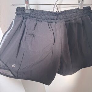 Lululemon Hotty Hot shorts size 4